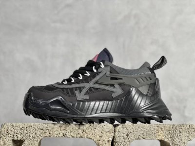 放店私 off-White C O Virgil Abloh Sneakers 登山靴 萃取灵感 集合ow所有标志logo溶于鞋中 极具辨识度 复古感爆棚 原版