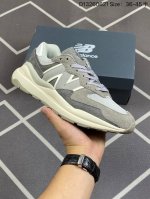 真标new Balance Nb5740系列 凭借多种严选的优质素材重塑出让人耳目一新又充满层次感的革新中低结构。为呼应90年代的巨大化潮流，鞋侧也点题采用了相