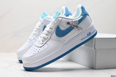 真标耐克nike Air Force 7空军一号低帮百搭休闲运动板鞋。柔软、弹性十足的缓震性能和出色的中底设计，横跨复古与现代的外型结合，造就出风靡全球三十多年