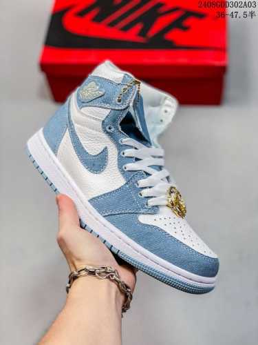 耐克 Nike Air Jordan 1 Retro High Og 乔丹一代篮球鞋复刻运动鞋 皮面高帮板鞋的设计灵感源自运动夹克，带你重温入选球队时刻。采用经