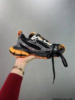 公司级Balenciaga 巴黎世家 采用环保再生超纤革与网眼织物鞋面材质 原鞋一致重度做旧效果 ，全原装Eva环保去臭环型鞋垫，全新开发5层私模,搭载轻量发泡