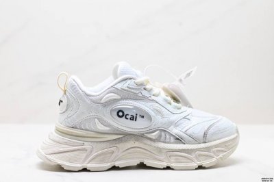 公司级Ocai 复古低帮耐磨透气 厚底增高老爹鞋 整体上不挑性别和穿搭 灰白的主色调 配长裤 短裤 都可以轻松拿捏 鞋面不同材质的质感纹路 让层次感会更丰富一些