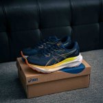 核心私 Asics Gel-Jadeite 3 亚瑟士运动休闲透气专业跑鞋 Asics Gel技术 可提供柔软的缓冲体验 它使用Nyla-Sheen合成纤维面料