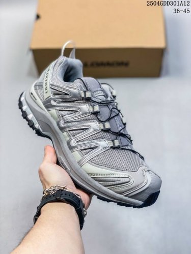 萨洛蒙Salomon Xa Pro 3D 户外轻便机能鞋 Xa Pro 3D 采用现代材料 更新的网眼图案和丰富的颜色进行了改进，是对所罗门最畅销的越野跑鞋之一