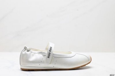 公司级Miumiu 缪缪 玛丽珍芭蕾舞鞋 一脚蹬懒人鞋早春新款 走秀新款 官方春夏走秀新款 时髦百搭 即可咸又可甜一点也不磨脚 无论光脚穿还是搭配袜子穿都超级减