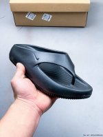 80 耐克Nike Calm Flip Flop 夏季新款厚底增高人字拖 采用出众回弹的柔软泡绵,质感轻盈，易于搭配，方便收纳。匠心设计，打造海滩或泳池的理想之