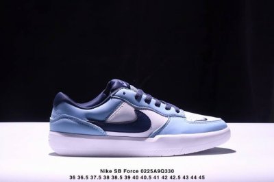 真标耐克Nike Sb Force 58低帮休闲板鞋 是一款将前沿创新带入街头的单品 它具有硫化杯底 具有出色的耐用性和灵活性 使用帆布和绒面革 在饰面上放置通