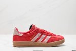 公司级Adidas Originals Gazelle Indoor 三叶草休闲防滑耐磨低帮板鞋 鞋头出色设计 塑就出众贴合感 稳固的后跟贴合足部曲线设计 软弹