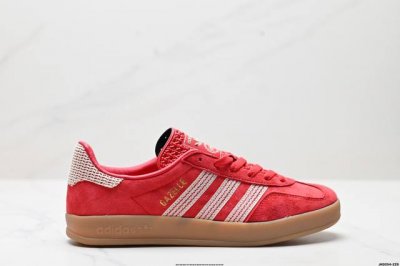 公司级Adidas Originals Gazelle Indoor 三叶草休闲防滑耐磨低帮板鞋 鞋头出色设计 塑就出众贴合感 稳固的后跟贴合足部曲线设计 软弹