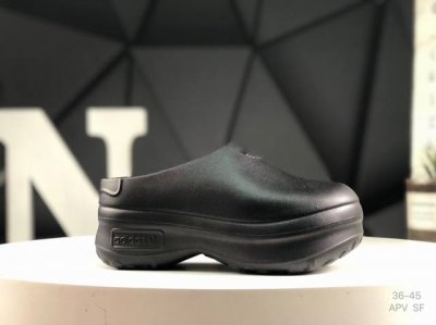 80 ad Originals Adifom Stan Smith Mule 防滑耐磨轻便运动凉鞋穆勒厨师鞋 轻松脚感 一穿即走 这款拖鞋旨在致敬经典的Stan
