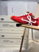 西班牙百年皮具奢华品牌 罗意威Loewe Ballet Runner Sneakers 芭蕾舞 系列阿甘复古风德训薄底百搭休闲运动鞋 尼龙和牛皮革运动鞋，不对称