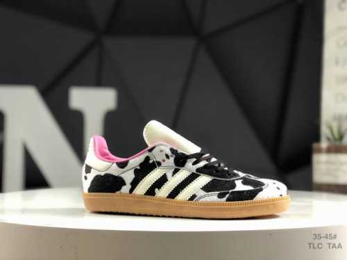 130 阿迪达斯 德训鞋 Adidas Originals Samba Og Shoes 经典运动鞋小白鞋 奶牛花纹 「T头鞋」男女板鞋 彰显休闲摩登风情的时尚