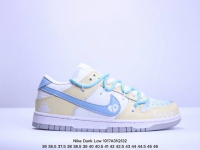 耐克 Nike Dunk Low 运动鞋复古解构绑带板鞋 作为 80 年代经典篮球鞋款，起初专为硬木球场打造，后来成为席卷街头的时尚标杆，现以经典细节和复古篮球