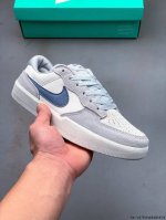 耐克Nike Sb Force 58是一款将前沿创新带入街头的单品，它具有硫化杯底，具有出色的耐用性和灵活性。使用帆布和绒面革，在饰面上放置通风口，它自始至终都