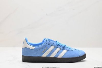 公司级阿迪达斯adidas Originals Gazelle 三叶草复古防滑耐磨低帮板鞋 鞋款采用柔软的绒面革和耐用的皮革衬里融合在橡胶外底上！ 货号:Id6