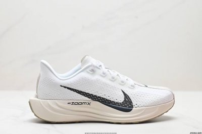 公司级升级原楦原纸版数据开发 采用弹性 Flyknit 飞织鞋面材质 内里嵌入定型海绵 全掌型 Zoomx 泡绵中底 外置防滑耐磨橡胶底片竞训神鞋飞马plus回