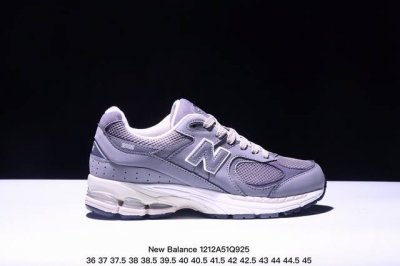 New Balance Ml2002 复古休闲跑步鞋 最新出的2002R系列，鞋款延续了经典科技，升级版n-Ergy缓震物料机能与材质上脚太舒适了，鞋面的柔软麂