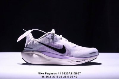 Nike 飞马新鞋 触感柔软，质感升级！随着“耐克 蓝图 系列”在巴黎的盛大发布，全新一代 登月41代 Nike Pegasus 41也正式登场啦！Nike P