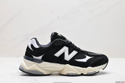 公司级new Balance Nb 9060 鞋款灵感源自设计师本人对夏日的怀日回忆。鞋面大身由空间双格及磨砂鞋面拼接而生，配以柔和、温暖的粉橘色调，夏日氛围拉