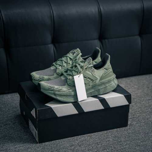核心私 阿迪达斯Adidas Ultraboost 5 耐磨缓震休闲运动跑鞋 采用网材搭配反光皮革鞋面 配上Stretchweb网格外底 提供非凡穿着体验 一体