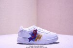 22-35耐克Nike新配色空军童鞋 彩绘 儿童款Toggle系列，它来啦~ 最经典的鞋型，经得起“历史”的考验！ 鞋型经典！依然抗打的运动鞋~ 皮革材质，宽阔
