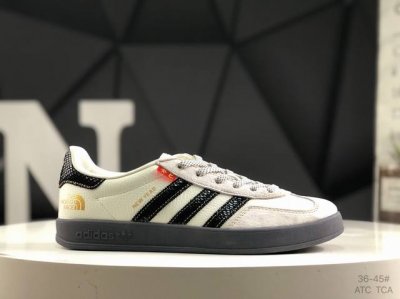220 addis Original Samba Og 复古桑巴板鞋 这款桑巴鞋展示了高质量的工艺 带有装饰的超锁缝制和无缝的手感 柔软、柔软的皮革造型和标志性