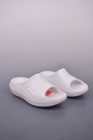 nike Reactx Rejuven8 耐克夏日穿搭凉鞋 夏季必备 采用质感柔软且出众回弹的 Reactx泡绵 缔造非凡舒适的日常穿着体验 助你保持活力 官方