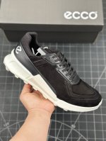Ecco 爱步 经典和现代工艺品质融合 精选小牛皮面料 百搭休闲老爹鞋 舒适性相当不错 版型楦型非常到位上脚 专柜热销款 独有鞋型设计 特有logo车边 特别有