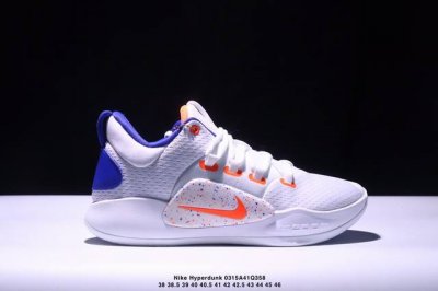180 Nike Hyperdunk X Low Tb 全新配色 专业实战篮球鞋 这样的缓震科技配置使得Zoom能更接近地面， 也代表着更为贴地的脚感，进而在瞬