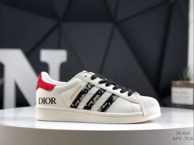 220 阿迪达斯/三叶草Adidas Originals Superstar 经典贝壳头系列低帮百搭休闲运动板鞋Supreme限定 货号： Bz2508 尺码：