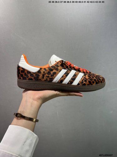 Addis Original Samba Og 复古单品 复古桑巴板鞋 这款桑巴鞋展示了高质量的工艺 带有装饰的超锁缝制和无缝的手感 柔软、柔软的皮革造型和标志