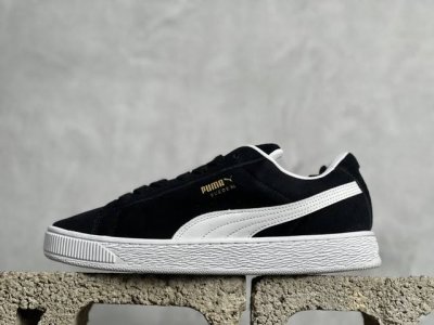 放店私puma Suede Xl 彪马新款面包鞋男女同款复古休闲板鞋 赠送一双鞋带 鞋身通体采用细腻的麂皮材质 厚实柔软 质感出众 鞋侧保留puma标志性跑道图