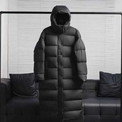 顶级版本 ｜wunder puff 露露乐檬 男女长款连帽羽绒服 产品配色：浅驼色 黑色 尺码数据：4# 6# 8# 设计理念 这款温暖的羽绒外套伴你度过寒冬，