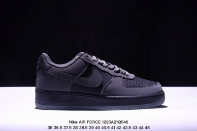 耐克nike Air Force 1 Mid 07 空军一号低帮百搭休闲运动板鞋。柔软、弹性十足的缓震性能和出色的中底设计，横跨复古与现代的外型结合，造就出风靡