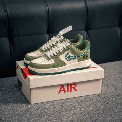 330 核心私 air Force 1 原装级别 原楦头原纸板 打造纯正空军版型专注外贸渠道 全掌内置蜂窝气垫 原盒配件 原厂中底钢印、拉帮完美 货号：Kk19