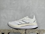 Ad Adizero Boston 11 夏季透气网眼竞速跑鞋 融合lightstrike和lightstrike Pro技术 采用乙烯 乙酸乙烯酯 Eva 材