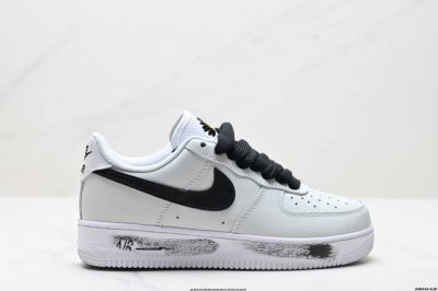 300 公司级Nike Air Force 1‘07 原楦头原纸板 打造纯正低帮空军版型 专注外贸渠道 全掌内置蜂窝气垫 原盒配件 原厂中底钢印、拉帮完美 货号
