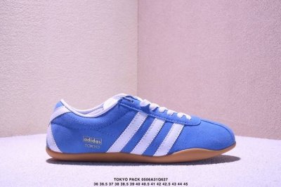 公司级Adida阿迪达斯Tokyo Pack舒适百搭经典休闲运动鞋 此次为Tokyo系列带来三双全新配色，清爽蓝色绒面搭载白色皮革三条纹，增添了复古干净的印象；