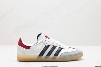 真标Adidas Originals Samba Og阿迪达斯三叶草休闲鞋男鞋女鞋蛇年限定款新年款经典运动鞋德训鞋 以白色为主，鞋头采用浅灰色麂皮呈现，后跟和鞋