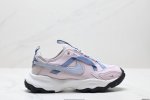公司级W Nike Tc 7900 新款老爹鞋 注入非凡时尚气息 塑就高雅外观 耐穿合成材质搭配柔软丝绒 该鞋款保留了挚爱的加垫鞋口 柔软泡绵缓震配置 和抓附力