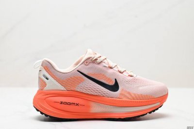 260 公司级Nike Vomero 18 耐克 舒适减震防滑 低帮跑步鞋 全掌Reactx泡绵中底 前掌和后跟还配备了Air Zoom气垫单元 据说跑起来更快