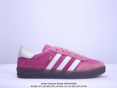 Adidas 阿迪达斯 原楦开发版型，采用 正确色卡校准 台产固色丝光猪巴革组合环保纤维革鞋面材质，内嵌缓震OrthoLite 欧索莱 透气吸汗鞋垫，缜密拉帮中