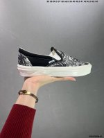 Vans Tdc Sk8-Mid Reissue Mg 2024 春夏季 限定款 最纯正的vans街头风格配上标志性 日式设计审美 系列通过不同的材质拼接呈现独
