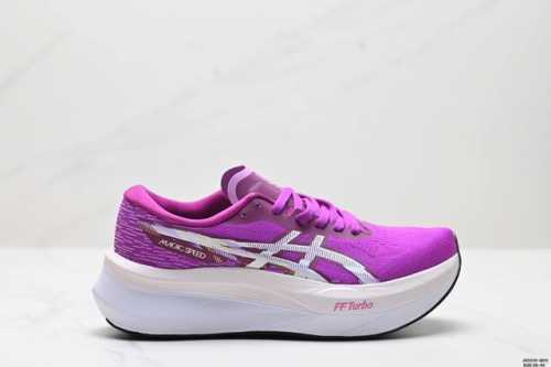 公司级asics 亚瑟士magic Speed 4稳定跑鞋鞋面采用双层提花网面设计，提高包裹性和透气性，后跟搭载稳定系统科技t-Gel提升整体支撑力和结构感，减