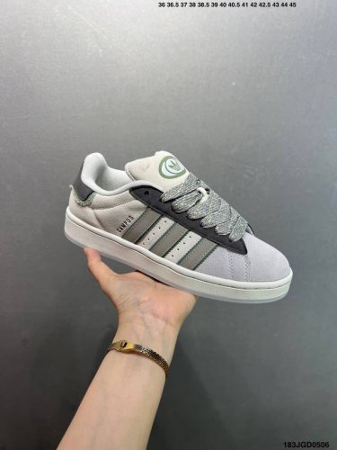 adidas Originals Campus 00S 百搭单品 学院系列面包风经典复古低帮百搭休闲运动板鞋 这次 Originals 选择了以经典复古鞋型 C