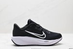 公司级Nike Quest 6极速6代网面透气 时尚休闲跑步鞋 简约高科技设计采用多层材料，为双足带来凉爽感受和稳固体验时尚鞋面搭配中足包覆设计，提供稳固贴合感
