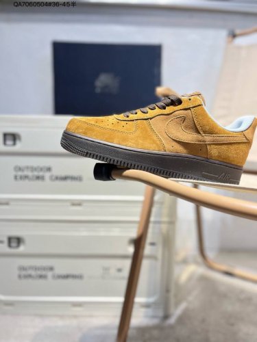 160 耐克 Nike Air Force 1 '07空军一号 百搭休闲运动板鞋。柔软、弹性十足的缓震性能和出色的中底设计，横跨复古与现代的外型结合，造就出风靡