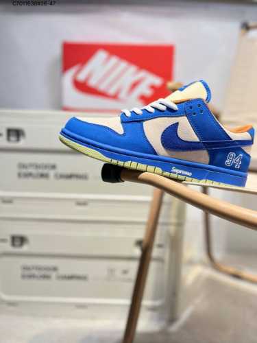 耐克Nike Dunk Low 板鞋Sb系列经典百搭休闲运动板鞋加厚鞋舌的填充，使舒适性大大提升，同时也更方便穿脱中底部分则加入了脚感柔软舒适Zoomair气垫