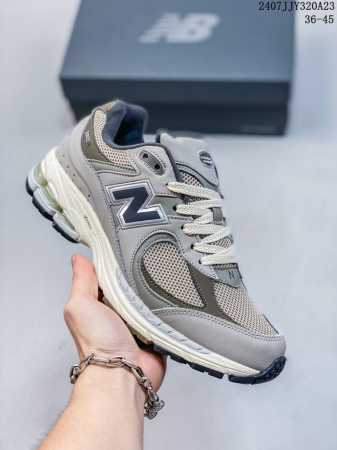 新百伦 New Balance 2002R 跑鞋 男女运动鞋 潮老爹鞋。沿袭了面世之初的经典科技，以 Encap 中底配以升级版 N-Ergy 缓震物料。鞋面则 - 点击图像关闭
