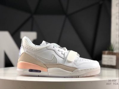 220 Air Jordan Legacy 312 乔丹篮球鞋系列 号称 “最强三合一” 的 Jordan Legacy 312，自然有着杂交结合的设计，它的名